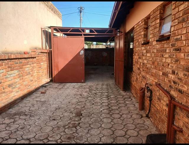 3 BEDROOM HOUSE FOR SALE IN SOSHANGUVE BB